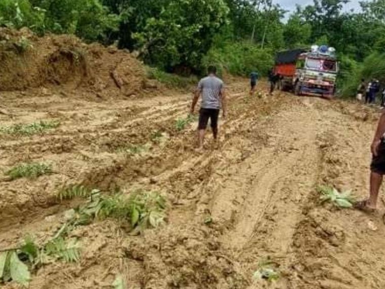 ३० वर्षसम्म पनि बनेन पश्चिम सुर्खेतको सडक